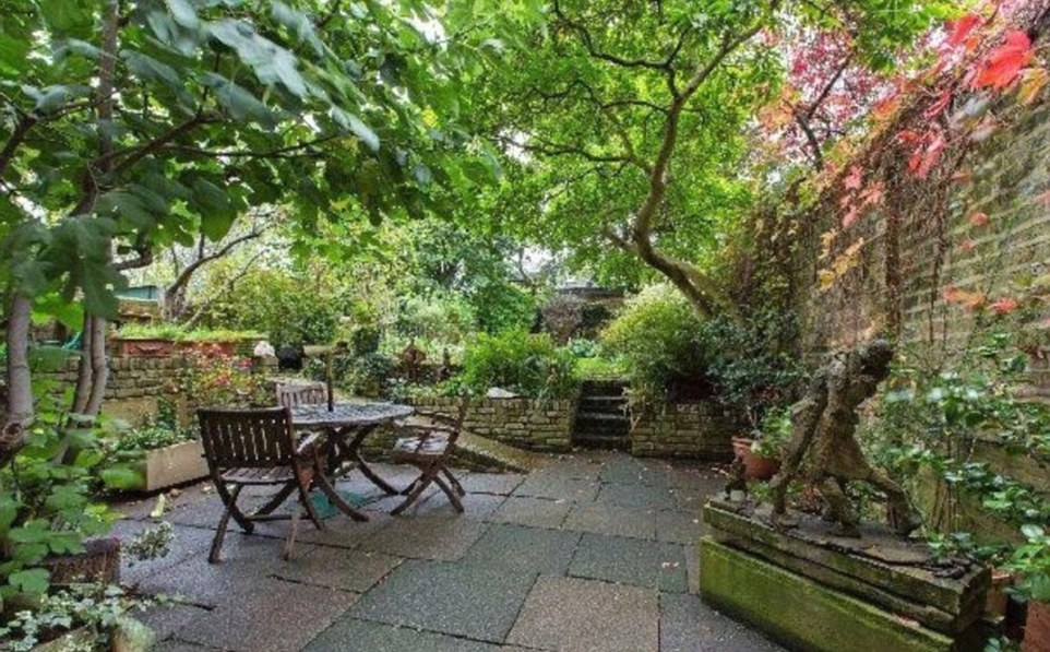 Так выглядит особняк Бенедикта Камбербэтча, в котором он поселит беженцев из Украины (фото)