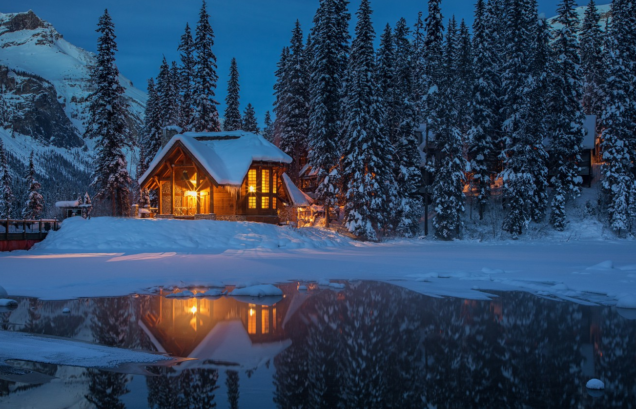 Новый год за городом: как арендовать коттедж для празднования и сколько это стоит